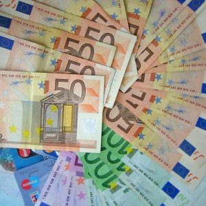 La CAM vendio las cuotas participativas y la preferentes ofreciendo una imagen de solvencia FUENTE es.wikipedia.org