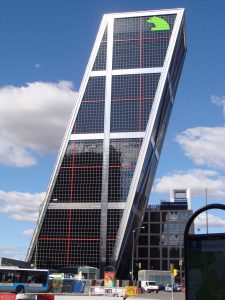 Las acciones de Bankia no hacen mas que bajar por lo que solo se puede recuperar el dinero con una demanda judicial FUENTE nl.wikipedia.org