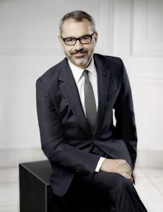 Marc Puig, presidente ejecutivo de Puig Perfumes un claro exito de sucesion en la empresa familiar FUENTE es.wikipedia.org