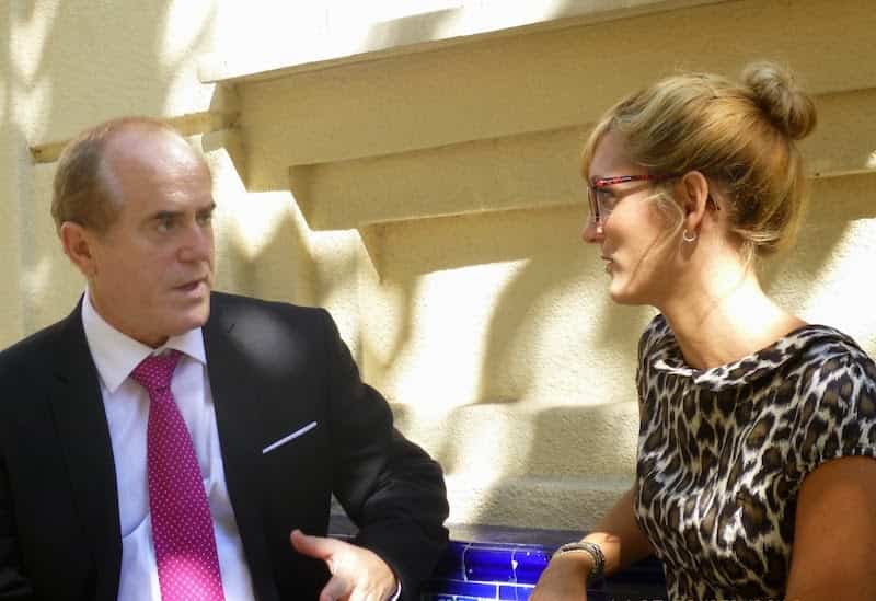 Ruiz de Arriaga Atiende a una afectada